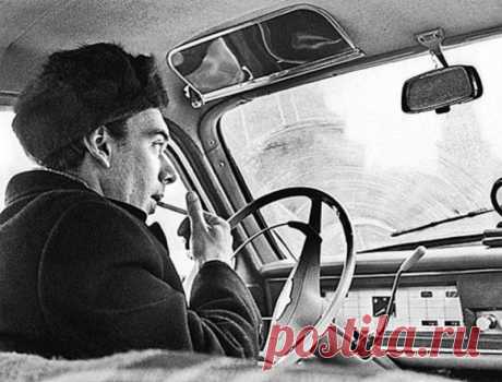 Редкие фотографии людей знаменитых 
Некоторые из этих фотографий просто малоизвестны. На некоторых запечатлен некий исторический момент. Но про каждый снимок можно рассказать целую историю…
Актер Алексей Баталов на своей машине. 18 янв…