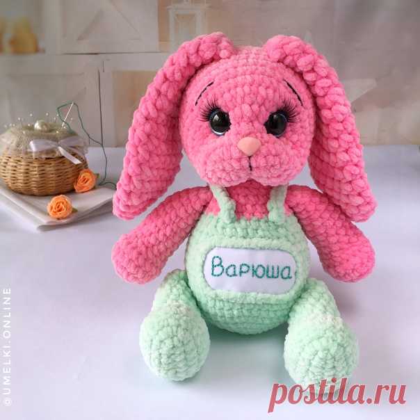 Именной зайчик с короткими ушками

Ни когда не поздно учится чему-то то новому и полезному и когда я поняла, что просто связать красивую игрушку это здорово, а если ещё и научиться красиво ее фотографировать, то это будет просто отлично тогда и пришло время учится 

Надеюсь в скором времени мне удастся полностью передать через фото всю красоту и нежность вязаных игрушек
Показать полностью...