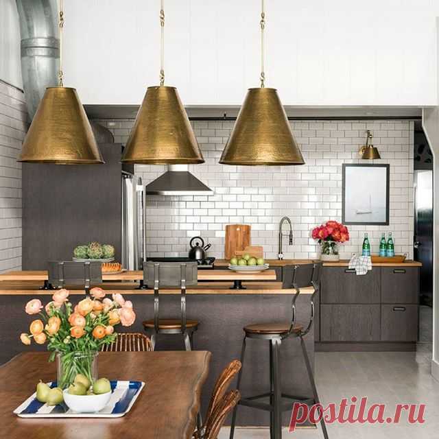 Chic + industrial = our dream kitchen. (📷: @rusticwhite | Design: @bpatrickflynn) #HBloveskitchens #kitchendesign