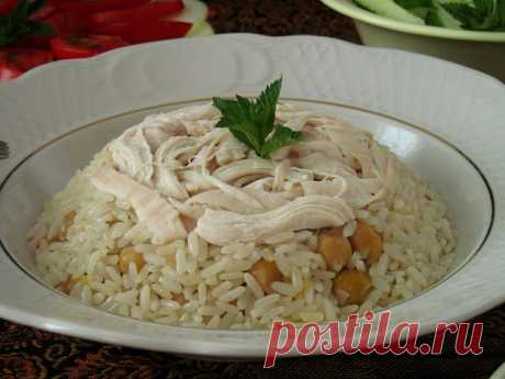 Турецкий плов с курицей и нутом (Tavuklu Nohutlu Pirinç Pilavı)
