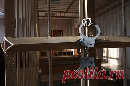 ФСБ задержала двух криминальных авторитетов. В Брянской области сотрудники ФСБ и МВД провели спецоперацию по изобличению двух криминальных авторитетов, они арестованы по решению суда. Один из мужчин, являющийся уроженцем ближнего зарубежья, в марте 2020 года принял участие в сходке, где ему был присвоен статус положенца. Ему должны подчиняться стоящие ниже.