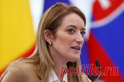 Глава Европарламента Метсола задекларировала подарки и совершила «прорыв». Глава Европарламента, депутат ЕС от Мальты Роберта Метсола забыла рассказать о подарках и с опозданием задекларировала более 140 ценных вещей. Хотя политик пропустила последний срок внесения подарков в отчет для депутатов Европарламента, она «совершила прорыв, нарушив годы секретности» предыдущих глав ЕП.