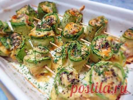 Рулет из кабачков с курицей. Простая и очень вкусная горячая закуска. Или лёгкое второе блюдо – это уже на ваше усмотрение
