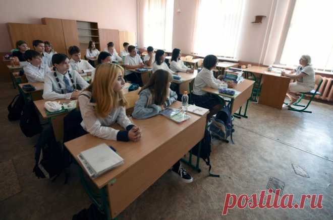 По стандартам РФ. Кравцов рассказал о работе школ и вузов в новых регионах. Школы и вузы новых регионов постепенно встраиваются в российскую систему образования и переходят на стандарты РФ. Министр просвещения Сергей Кравцов рассказал, как сейчас учатся дети в ДНР, ЛНР, Херсонской и Запорожской областях.