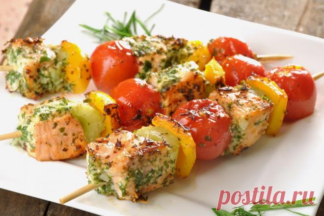 Шашлык из лосося с укропно-горчичной глазурью.