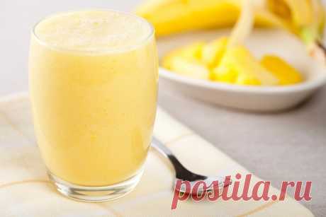 ФРУКТОВЫЙ СМУЗИ С ИМБИРЕМ

Ингредиенты:

- Бананы 2 шт.
- Апельсины 2 шт.
- Свежий имбирь тертый 1 ч.л.

Приготовление:

1. Апельсины очистить от кожуры и белых плёнок. С бананов снять кожуру и порезать на кусочки. Имбирь очистить от кожуры и натереть на мелкой тёрке. 
2. Все ингредиенты измельчить блендером до однородности. 

Очень вкусно!
___________________________________
Готовьте с любовью! Живите вкусно!
#ШустрыйПовар #Рецепты #Кулинария
