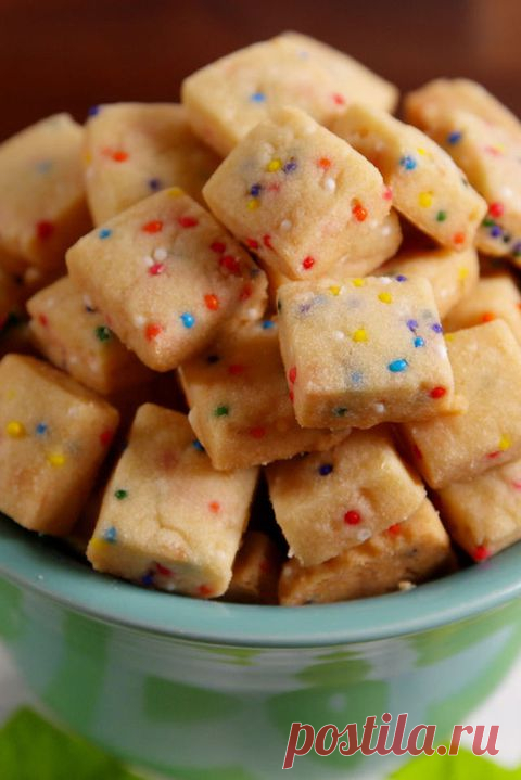 Песочные печенья с разноцветной посыпкой/Best Funfetti Shortbread Bites. Рецепт + видео. По ссылке можно посмотреть рецептуру на русском http://kuking.net/my/viewtopic.php?t=49472&postdays=0&postorder=asc&start=330