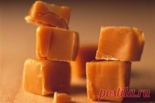 Готовила уже 3 раза: Ириски «Тянучки» на топлeном молоке 


Эти конфетки лучше других сладостей!









 

Ингредиенты:
Молоко (топленое) — 200 млСахар — 150-200 гМед — 2 ст. л.Масло сливочное — 30 гВанилин — 1 пач.
Приготовление:1. В мисочку сложить все …