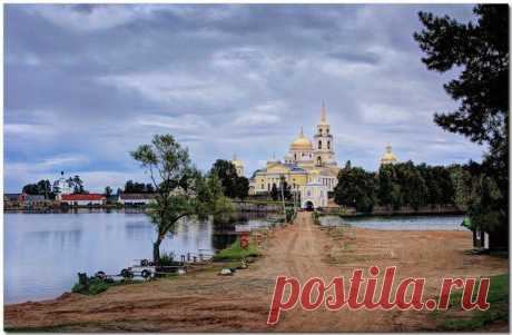 Нилова Пустынь (Нило-Столобенская пустынь) на Селигере.