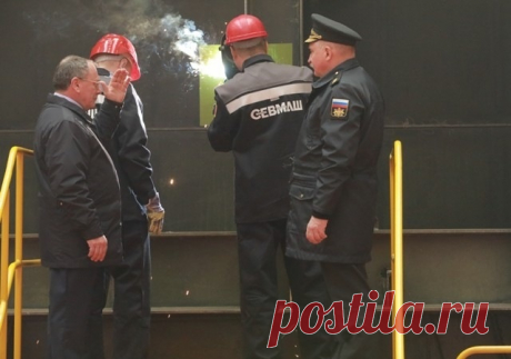 На «Севмаше» заложили плавучий док для ВМФ 24 апреля в Северодвинске на АО «Производственное объединение «Севмаш» заложили доковый комплекс ДК-4382 для ВМФ России. Доковый комплекс включает в себя