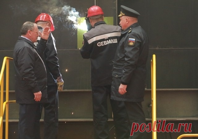 На «Севмаше» заложили плавучий док для ВМФ 24 апреля в Северодвинске на АО «Производственное объединение «Севмаш» заложили доковый комплекс ДК-4382 для ВМФ России. Доковый комплекс включает в себя