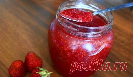 Джем-конфитюр клубничный.

Хотите зимой кушать вкусный джем-конфитюр? Рекомендую запастись сейчас. Очень вкусный рецепт клубничного конфитюра.

Продукты

Клубника - 1 кг
Сахар - 1-1,2 кг
Желирующая смесь - 1 пакетик (20 г)