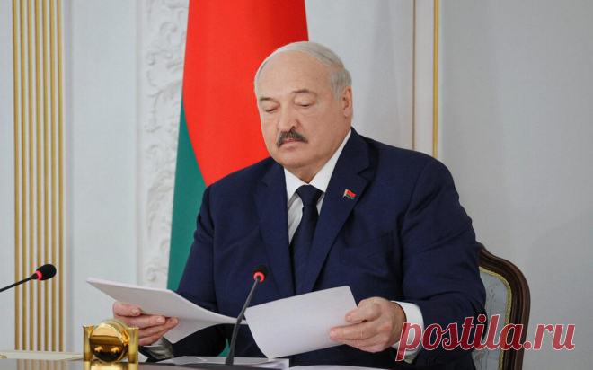 Лукашенко заявил, что с картофелем в Белоруссии нельзя шутить. Президент Белоруссии Александр Лукашенко потребовал «не шутить» с урожаем картофеля в Белоруссии, чтобы «не получить по ушам» от жителей страны.