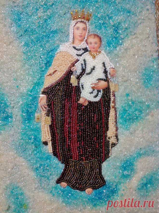 VIRGEN DEL CARMEN
Imagen decorada con chaquiras y cristales.