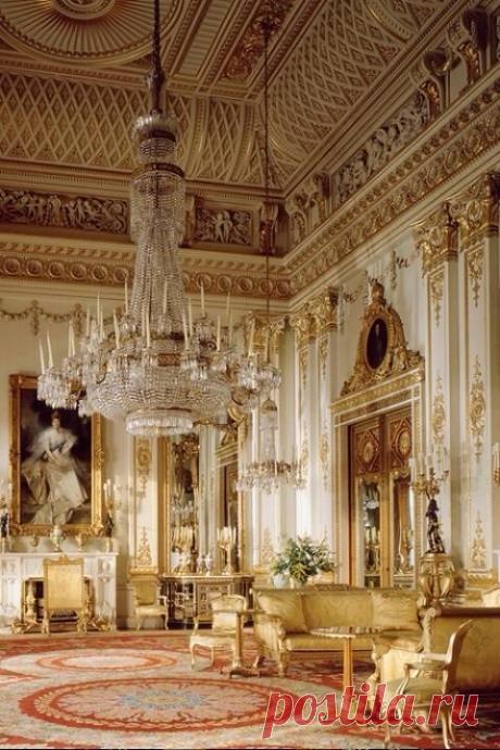 Buckingham Palace | Travel