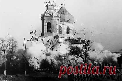 Названа причина сноса церквей при советской власти. Зачем это было нужно Сталину и Хрущеву?