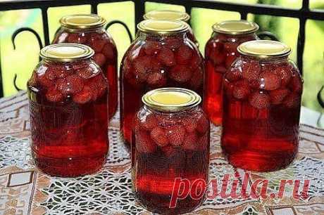 ПОДБОРКА ЗАГОТОВОК ИЗ КЛУБНИКИ НА ЗИМУ 

1.Варенье из клубники
2.Как заморозить клубнику
3.Компот из клубники
4.Сырой клубнично-малиновый джем
5.Желе из клубники на зиму
6.Клубничный джем

Варенье из клубники

1.Клубнику перебираем.
2.Клубнику моем и засыпаем сахаром.Берем соотношение 1 к 1
3.Клубника стоит с сахаром 12 часов.Постоянно мешаем.Сахар растворяется ,получается ягода лежит в сиропе и пропитывается.
4.Кастрюлю с ягодой ставим на огонь ,доводим до кипения и варим...