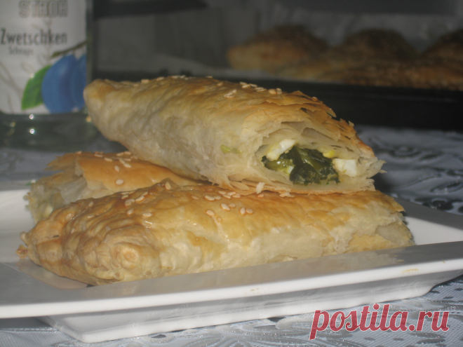 Слоеные пирожки с яйцом и зеленым луком (дуэль)