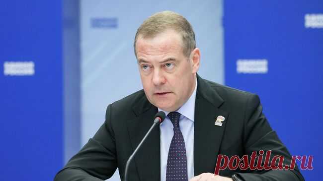 Медведев предложил оснастить пункты пропуска в страну механизмами биометрии