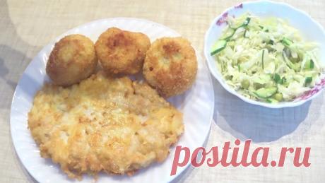 Отбивная из куриного филе, на сковороде, с секретом👍 Куриное филе 3 шт.яйцо 3 шт.мука 1 ст. л. с горкой.сыр 80 гр.Маринад...чеснок 3 зубца,масло раст. 3 ст л.,соль,перец.