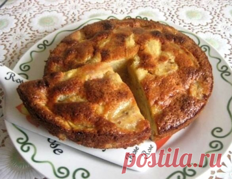 Невероятно вкусный и нежный получается этот пирог с бананами. Готовится очень быстро 
Ингредиенты:
Для теста:— 200 гр. муки,— 1 яйцо,— 1 ст.л. сахара,— 1 ч.л. разрыхлителя,— 100 гр. сливочного масла.
Для заливки:— 200 гр. сметаны,— 1 яйцо,— 100 гр. сахара,— 2 ст.л. муки.
 
— 2 банана.…