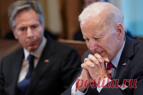 Кандидат в президенты США захотел засудить Байдена. Начался судебный процесс губернатора Флориды, кандидата в президенты от Республиканской партии Рона Десантиса против главы государства Джо Байдена по делу о миграции. Об этом пишет американская газета Politico. Губернатор обвинил Байдена в том, что он позволил тысячам мигрантов незаконно въезжать в США.