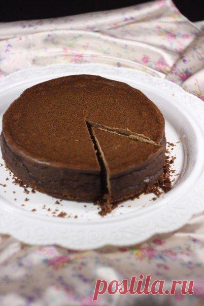 Шоколадно-кофейный чизкейк с бесподобной вафельно-кокосовой основой.
