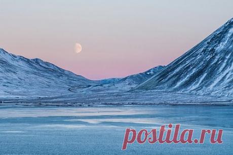 Раскрыта загадка превращения Земли в снежный ком. Австралийские геологи раскрыли загадку глобального оледенения Земли, которое, согласно гипотезе «снежного кома», произошло 700 миллионов лет назад. Причиной того, что планета покрылась льдом от полюсов до экватора, являются рекордно низкие выбросы вулканического углекислого газа.