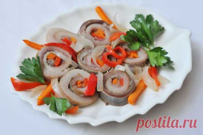 Рольмопс из норвежской сельди - кулинарные рецепты Поваренка с поварешкой