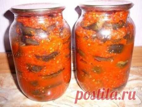 ОЧЕНЬ ПРОСТАЯ И ВКУСНАЯ ЗАГОТОВКА НА ЗИМУ ИЗ БАКЛАЖАНОВ, ПЕРЦА И ПОМИДОРОВ

Из количества овощей, указанных в рецепте, получается 5 литровых баночек и еще остается небольшая порция на пробу. 

Ингредиенты:
3 кг баклажанов; 
3 кг помидор; 
1 кг сладкого перца; 
2 головки чеснока; 
2 штучки горького перца; 
По большому пучку зелени укропа и петрушки; 
0,5 стакана сахара;
2,5 столовых ложки соли; 
3 столовых ложки 9% уксуса; 
Растительное масло.

Приготовление:
1. Все овощи х...