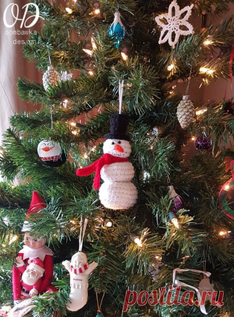 Free Crochet Snowman Ornament Pattern Free Crochet Snowman Christmas Ornament Pattern. Crochet this cute winter snowman with this free pattern and hang him from your tree, gift bag or present.
