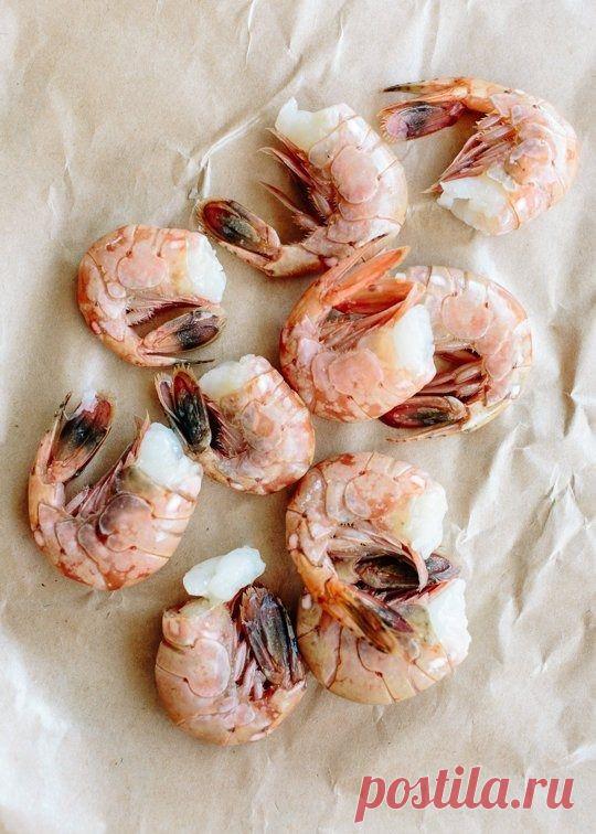 Как правильно чистить креветки: полезные советы - KitchenMag.ru