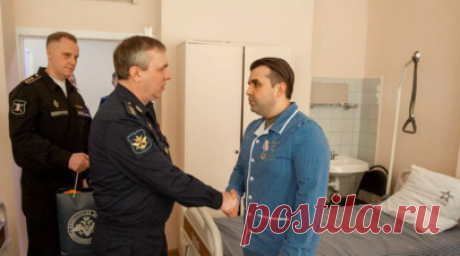 Замминистра обороны Садовенко вручил госнаграды военным в госпитале. Заместитель министра обороны Российской Федерации генерал-полковник Юрий Садовенко вручил награды участникам СВО в филиале ЦВКГ им. Вишневского. Читать далее
