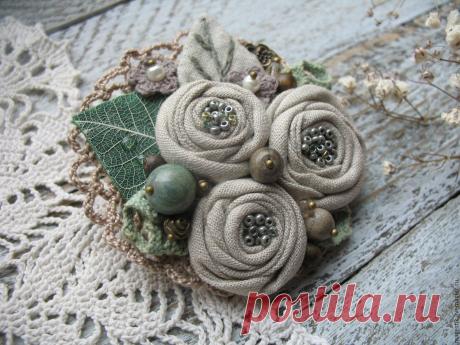 Купить Брошь "Очарование" - серый, льняной, брошь, брошь ручной работы, красивая брошь