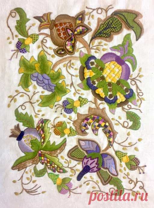 Якобинская вышивка: простые секреты для красивой работы Якобинская вышивка: простые секреты для красивой работыВ якобинской вышивке используется несколько десятков видов швов, причем эти же швы используются и в других видах вышивки, то есть не приходится говорить о технике якобинской вышивки. В интернете довольно много материала на тему...