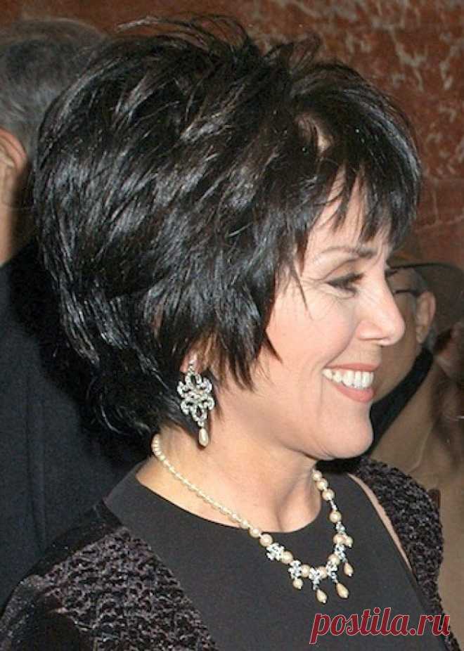 short layered hairstyle for older women