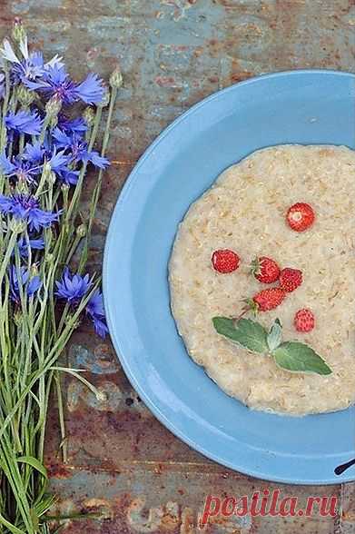 Овсяная каша с киноа! Зерновая культура имеет древнее происхождение и была одним из важнейших видов пищи индейцев. В цивилизации инков киноа была одним из трех основных видов пищи наравне с кукурузой и картофелем. Инки её называли «золотым зерном».