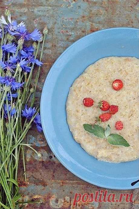 Овсяная каша с киноа! Зерновая культура имеет древнее происхождение и была одним из важнейших видов пищи индейцев. В цивилизации инков киноа была одним из трех основных видов пищи наравне с кукурузой и картофелем. Инки её называли «золотым зерном».