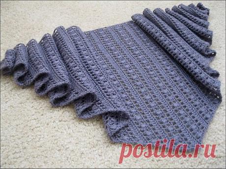 Бактус 

Размер: 147 см на 32 см (по самому широкому месту)

Пряжа: 80% альпака, 20% шерсть мериноса; 2 мотка 400м/50гр

Крючок: 3 мм

Для начала работы набрать цепочку из 7-ми воздушных петель и далее вязать по схеме, повторяя раппорты узора до тех пор, пока не будет достигнута необходимая ширина бактуса.

Внимание: полотно вяжется в 2 нити.

Выполняйте убавки по схеме 2 до тех пор, пока в работе не останется 7 столбиков с накидом. Работа закончена.

Готовый бактус при же...