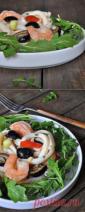 Салат с кальмарами и креветками : Салаты