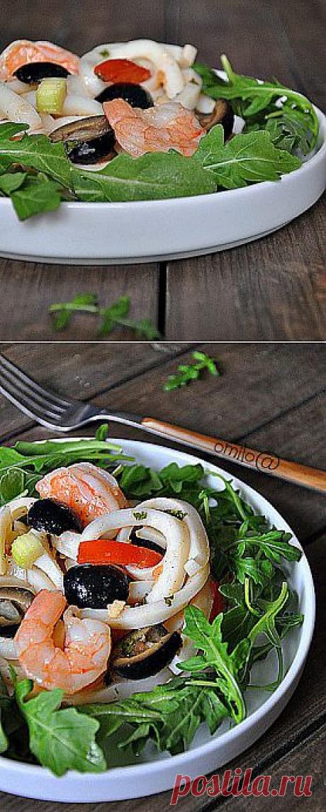 Салат с кальмарами и креветками : Салаты