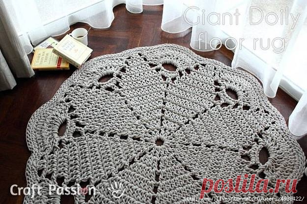 Круглый коврик крючком из толстой пряжи, шнура или 