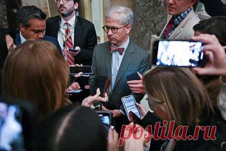 Названа причина избрания спикера палаты представителей США с 15-й попытки. Избрание Кевина Маккарти новым спикером палаты представителей конгресса США лишь с 15 попытки связано с расколом внутри Республиканской партии. Такую причину затянувшегося утверждения политика на пост преемника Нэнси Пелоси в разговоре с «Лентой.ру» назвал политолог, американист Малек Дудаков.