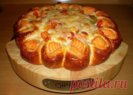 Красивый рыбный пирог.