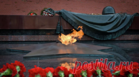 Собянин посетил церемонию возложения венков к Могиле Неизвестного Солдата. В Александровском саду Москвы состоялась церемония возложения венков к Могиле Неизвестного Солдата, приуроченная к 82-й годовщине военного парада на Красной площади 7 ноября 1941 года. В ней принял участие мэр столицы Сергей Собянин. Читать далее