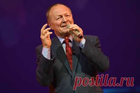 Борис Галкин назвал Вайкуле, которую знает лично, варьетешной артисткой. Такая реакция у актера возникла после того, как латвийская певица поддержала снос памятника Пушкину в Риге.