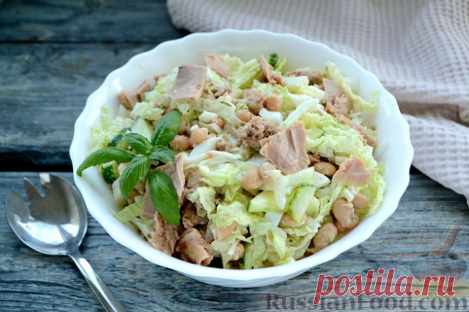 Рецепт: Капустный салат с тунцом, огурцом, фасолью и яйцами на RussianFood.com