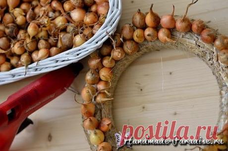 Луковый венок для украшения пасхального интерьера - Handmade-Paradise