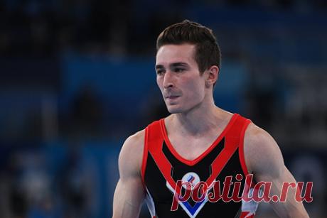 Олимпийский чемпион из России объяснил снятие гимнастки Байлз с Игр в Токио. Олимпийский чемпион по спортивной гимнастике Давид Белявский рассказал, почему американская гимнастка Симона Байлз решила сняться с Игр в Токио. По словам спортсмена, в опорном прыжке в командных соревнованиях американка в последний момент решила исполнить другой прыжок и допустила ошибку.