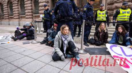 NOS: Грету Тунберг задержали на акции протеста в Гааге. В Нидерландах полиция задержала шведскую активистку по борьбе с изменением климата Грету Тунберг на несанкционированной акции протеста в Гааге. Читать далее